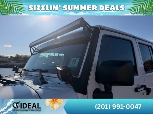 Used 2016 Jeep Wrangler Unlimited Sahara w/ Connectivity Group AWD/4WD image 14