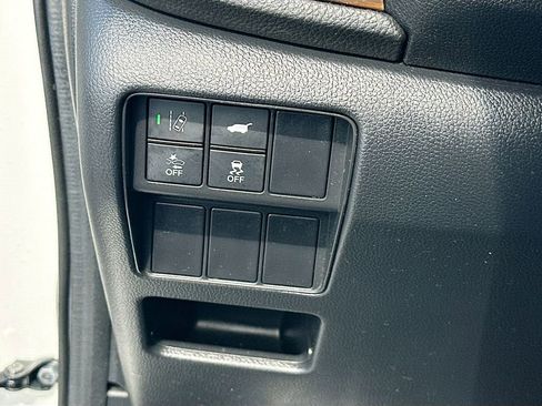 Used 2018 Honda CR-V Touring image 10
