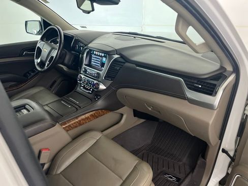 Used 2019 Chevrolet Suburban Premier AWD/4WD image 21