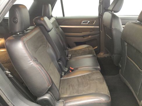 Used 2018 Ford Explorer XLT w/ Equipment Group 202A FWD image 19