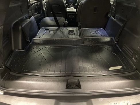 Used 2023 Chevrolet Traverse LT image 45