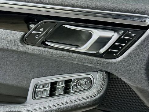 Used 2025 Porsche Macan image 20
