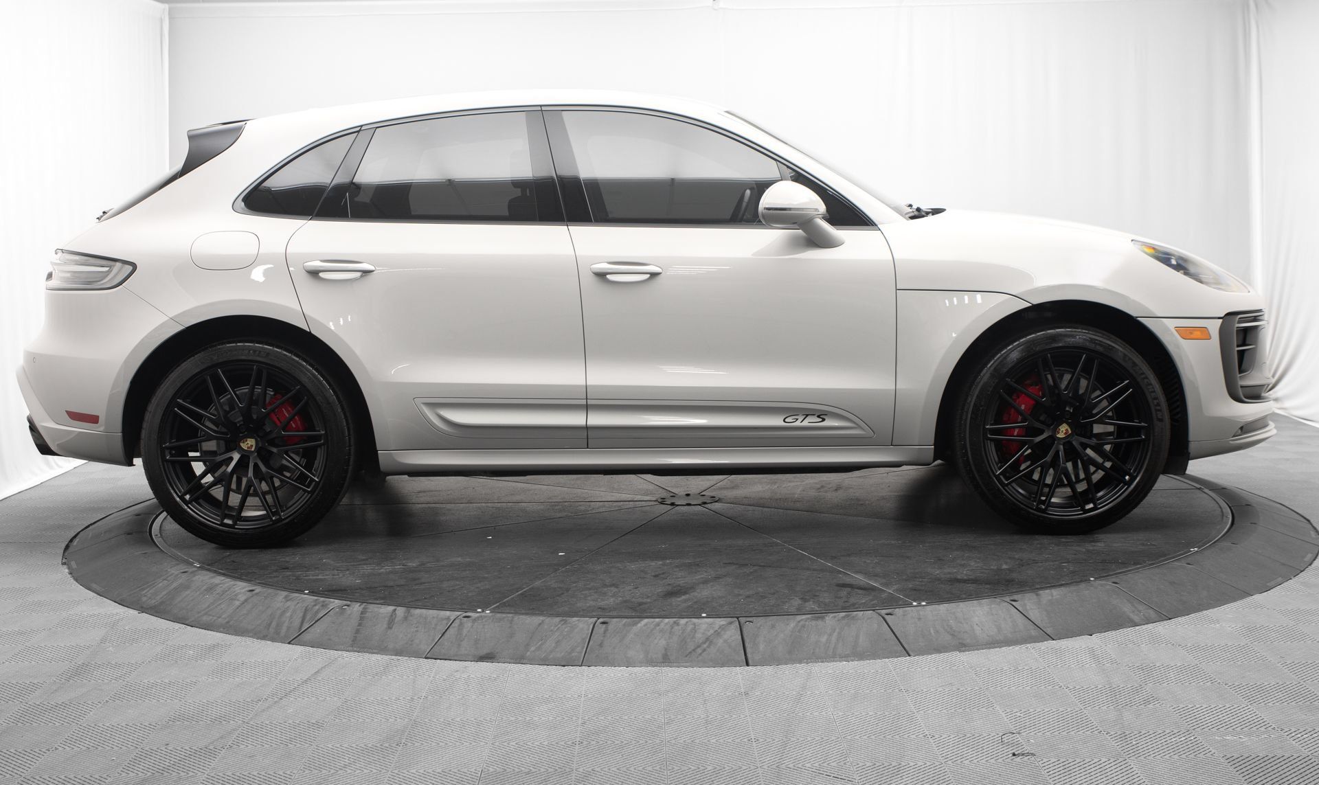 Used 2023 Porsche Macan GTS w/ Premium Package Plus AWD/4WD image 2