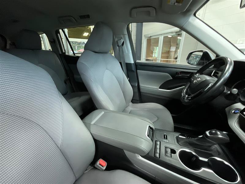 Used 2021 Toyota Highlander LE FWD image 32