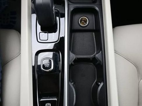 Used 2023 Volvo XC60 B5 Plus w/ Protection Package Premier FWD image 12