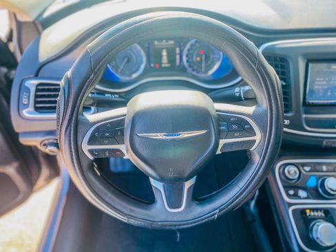 Used 2016 Chrysler 200 Limited image 17
