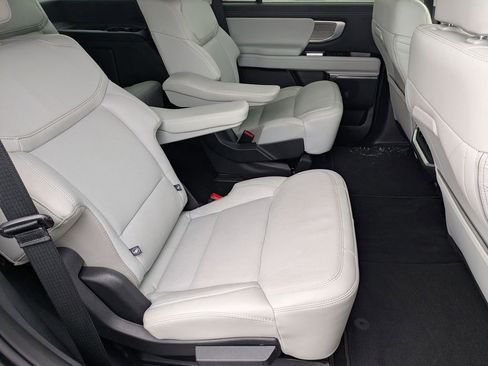 Used 2025 Ford Expedition Platinum image 21