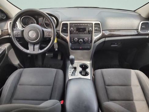 Used 2013 Jeep Grand Cherokee Laredo w/ Laredo E Group AWD/4WD image 9