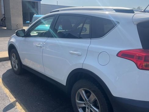 Used 2015 Toyota RAV4 XLE AWD/4WD image 4