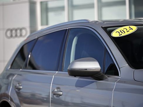 Used 2024 Audi Q7 2.0T Premium Plus image 3