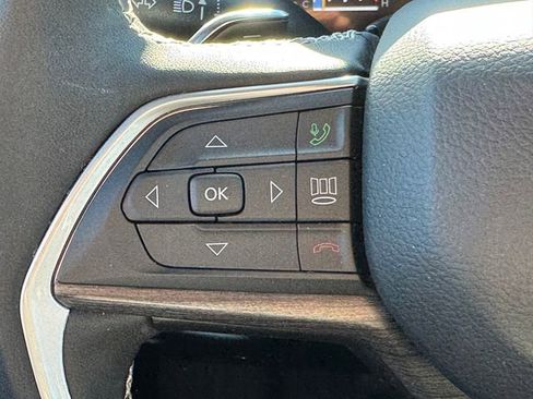 Used 2025 Jeep Grand Cherokee L Limited w/ Black Appearance Package image 26