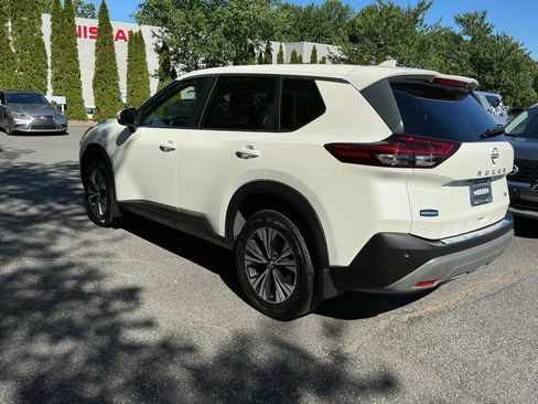 Certified 2023 Nissan Rogue SV FWD image 2