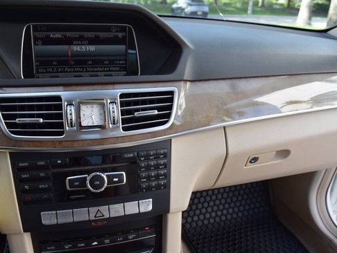 Used 2014 Mercedes-Benz E 350 4MATIC Sedan image 59