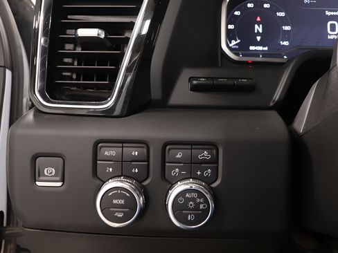 Used 2024 GMC Sierra 3500 Denali Ultimate AWD/4WD image 18
