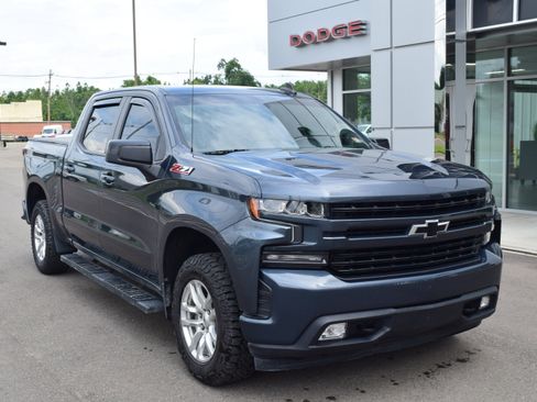 Used 2021 Chevrolet Silverado 1500 RST AWD/4WD image 2
