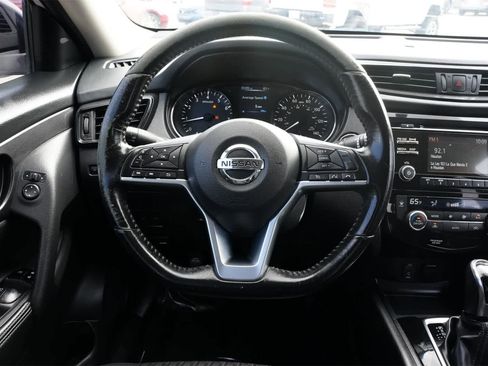 Used 2017 Nissan Rogue SV image 9