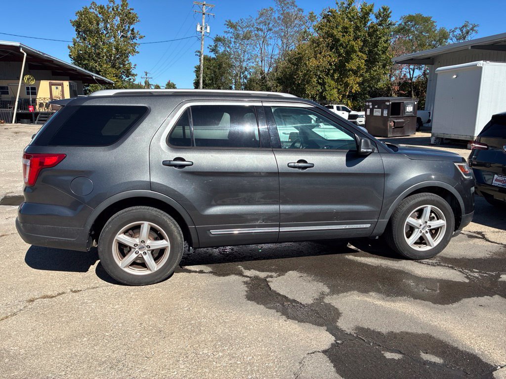 Used 2019 Ford Explorer XLT w/ Equipment Group 201A FWD image 6