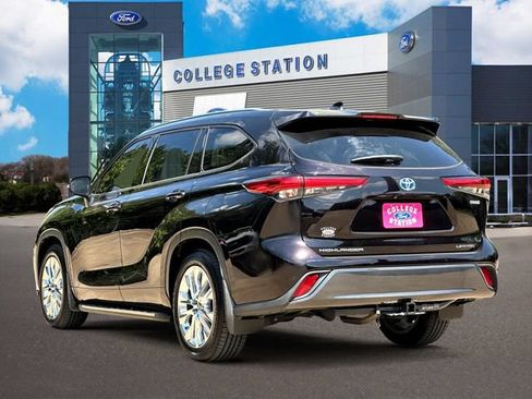 Used 2022 Toyota Highlander Limited AWD/4WD image 4
