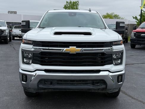 Used 2024 Chevrolet Silverado 2500 LT w/ Convenience Package AWD/4WD image 3