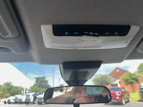 Used 2020 Nissan Kicks S image 26