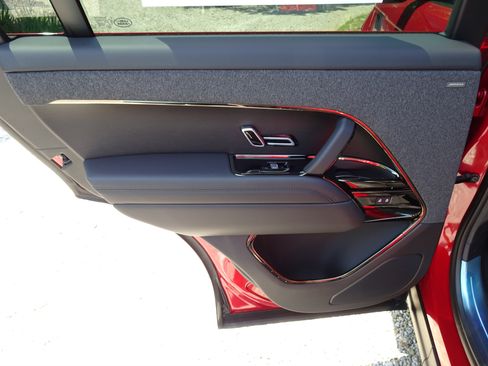 New 2025 Land Rover Range Rover Sport SE image 21