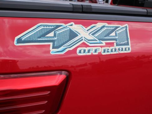 Used 2021 Nissan Titan SV w/ SV Convenience Package AWD/4WD image 17