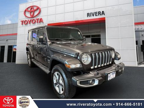 Used 2018 Jeep Wrangler Unlimited Sahara image 2