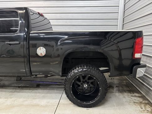 Used 2007 GMC Sierra 2500 SLE w/ Z71 Off-Road Package image 5