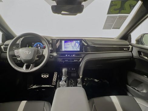 Used 2025 Toyota Camry SE w/ Convenience Package image 30