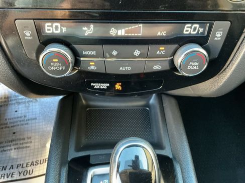 Used 2019 Nissan Rogue SV AWD/4WD image 16