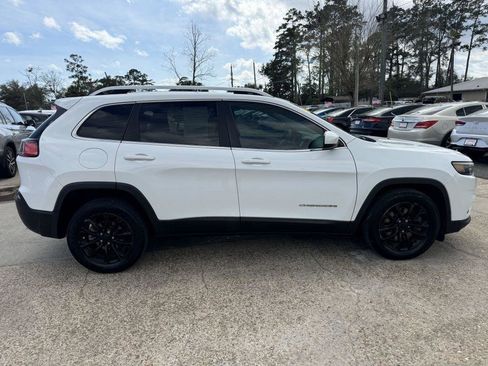 Used 2019 Jeep Cherokee Latitude w/ Popular Appearance Group image 4