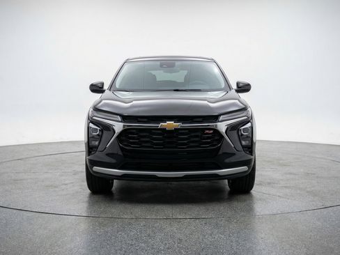 Used 2025 Chevrolet TrailBlazer LT image 2