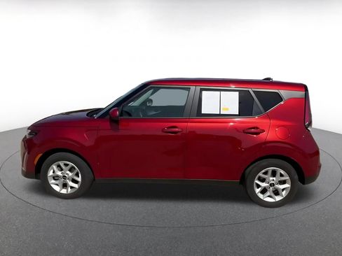 Used 2025 Kia Soul LX w/ LX Technology Package FWD image 8