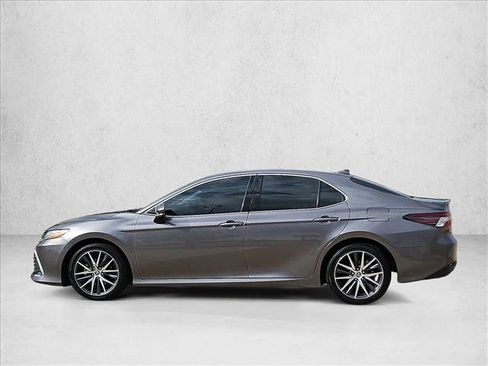 Used 2024 Toyota Camry XLE FWD image 9