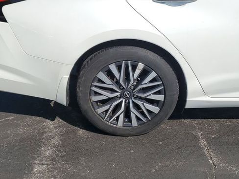Certified 2023 Nissan Altima 2.5 SV FWD image 5
