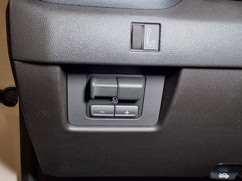New 2026 GMC Canyon Elevation w/ Convenience Package RWD image 17
