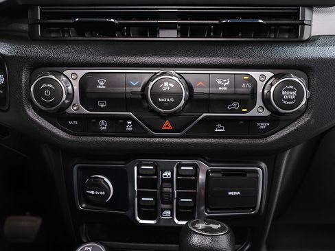 Used 2024 Jeep Wrangler Unlimited Sport AWD/4WD image 15