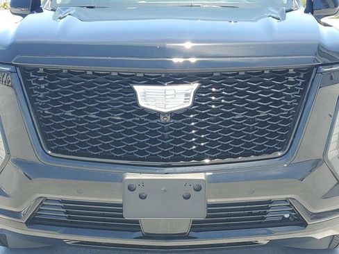 Certified 2025 Cadillac Escalade Sport Platinum w/ LPO, ONYX Package AWD/4WD image 9