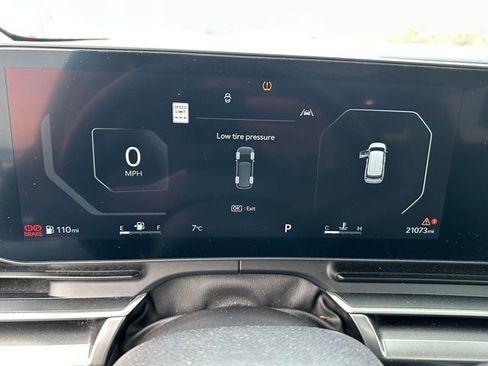 Used 2025 Kia Carnival SX w/ SX Dark Edition Package FWD image 34