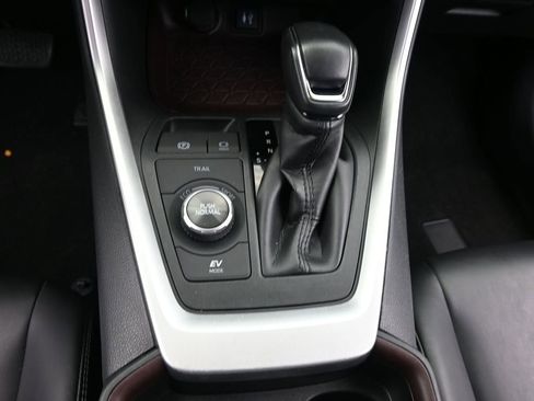 Used 2019 Toyota RAV4 Limited image 21