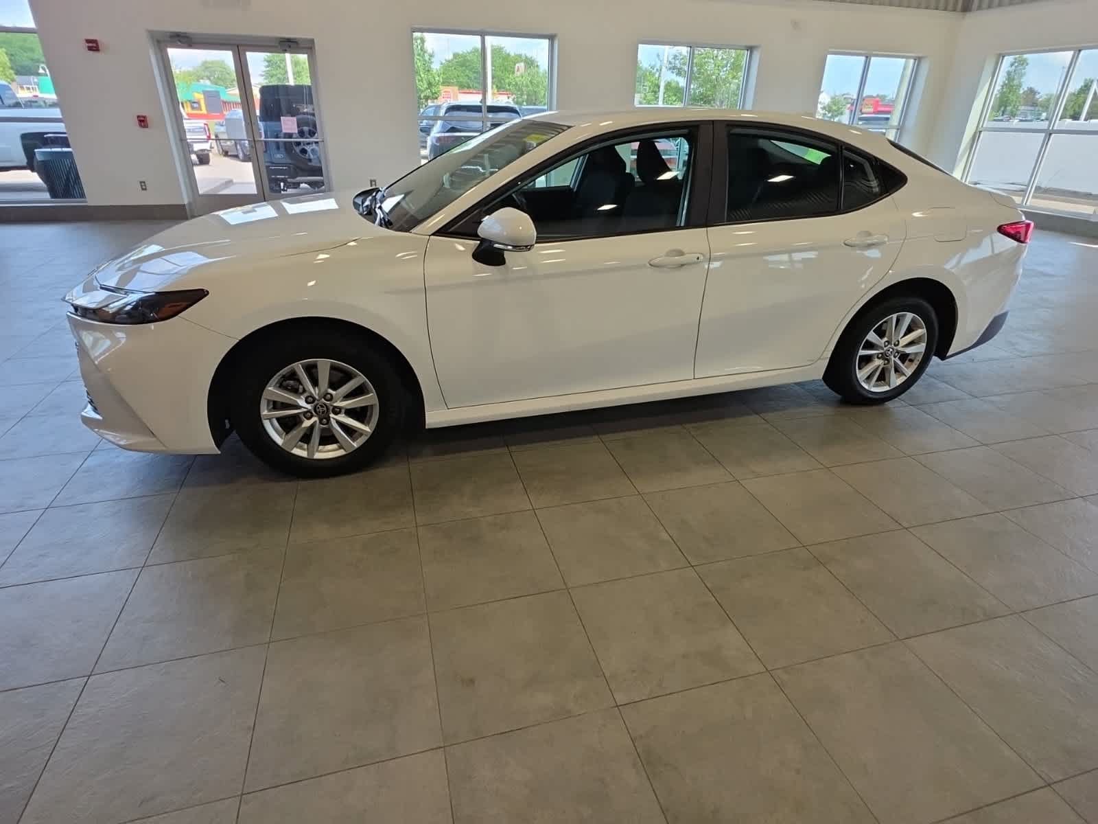 Used 2025 Toyota Camry LE AWD/4WD image 15