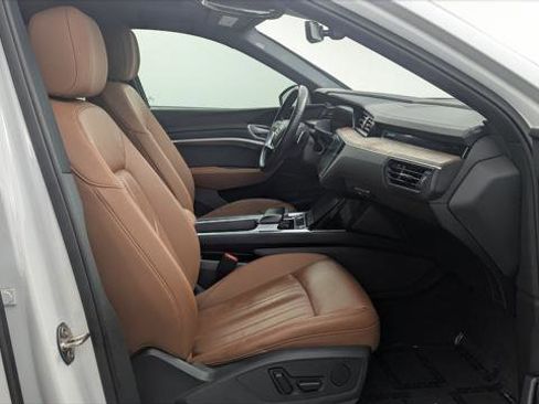 Used 2021 Audi e-tron Premium w/ Convenience Plus Package image 21