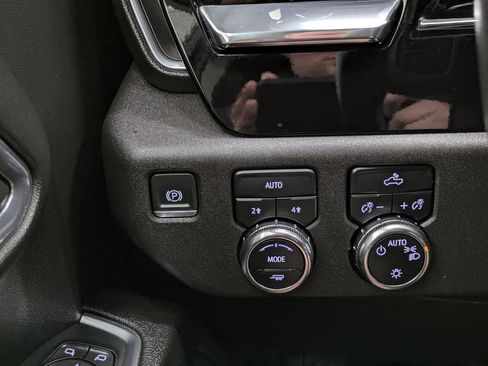 Used 2024 GMC Sierra 1500 SLE AWD/4WD image 11