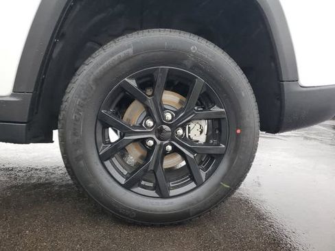 New 2026 Jeep Grand Cherokee Altitude AWD/4WD image 9