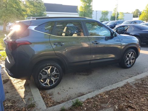 Used 2023 Kia Seltos EX AWD/4WD image 17
