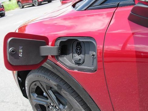 New 2025 Chevrolet Equinox EV RS image 8