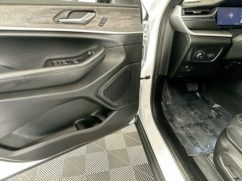 Certified 2025 Jeep Grand Cherokee Limited image 29