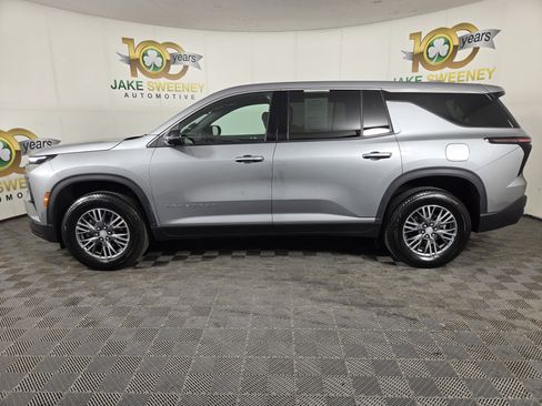 Used 2024 Chevrolet Traverse LS FWD image 4