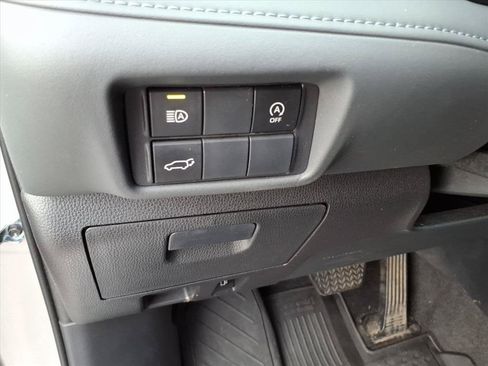 Used 2023 Toyota Highlander XLE AWD/4WD image 28