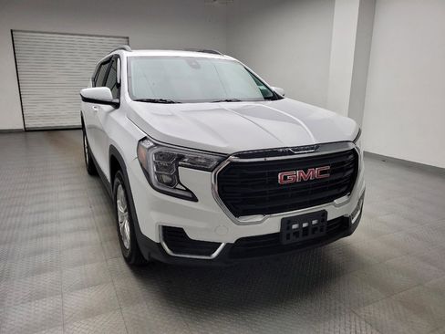 Used 2024 GMC Terrain SLE w/ Driver Convenience Package FWD image 14